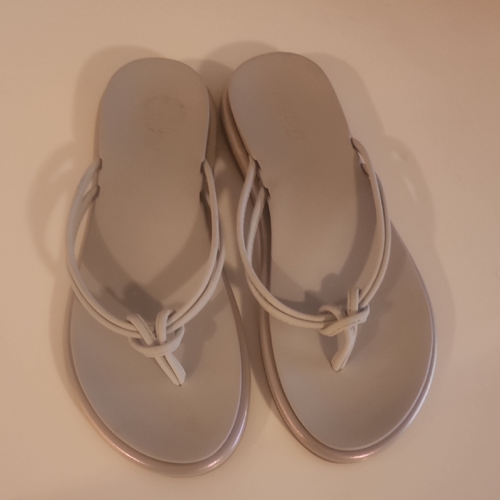 OluKai Gray Sandals Casual Comfort Thong-Style
